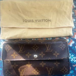 Authentic Louis Vuitton Monogram Signature Wallet